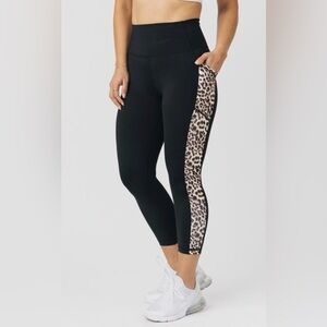 Zyia Active Leopard Pocket Brilliant Hi-Rise Capri 20" Leggings size 6-8